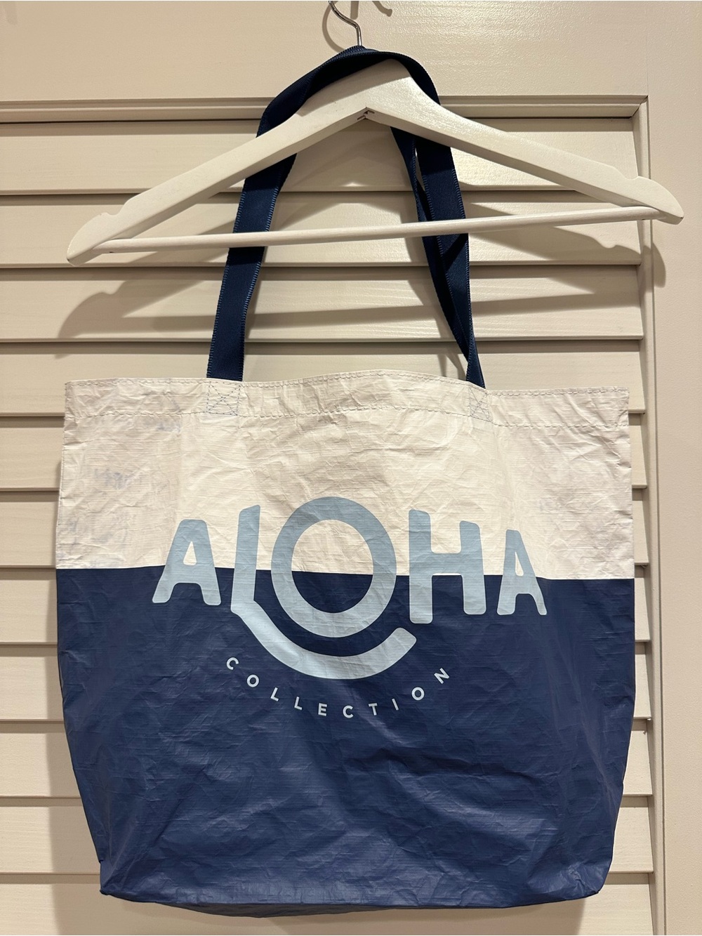 NEW NO TAG ALOHA BAG REVERSIVLE